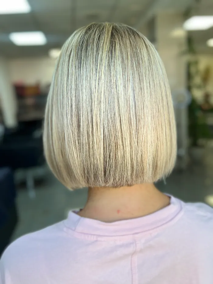 Blond mikádo po bradu